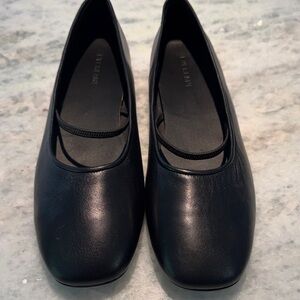 Classic Black Ballet Flats with Strap